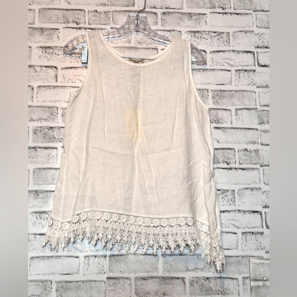 Women's Italian made 100% linen Sleeveless embroidered Lace Hem Top‎ size small